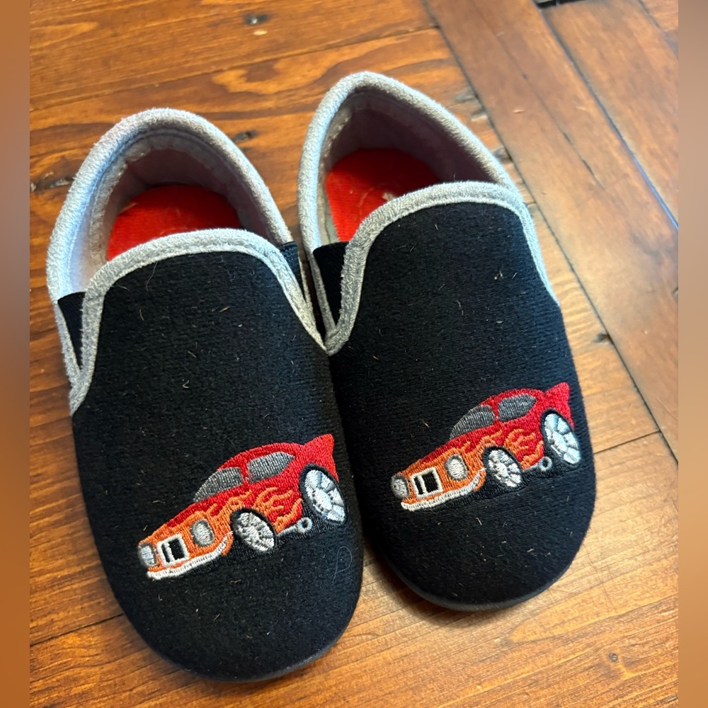 Like New Foamtreads Kids Racer House Slippers Hard Sole Like New